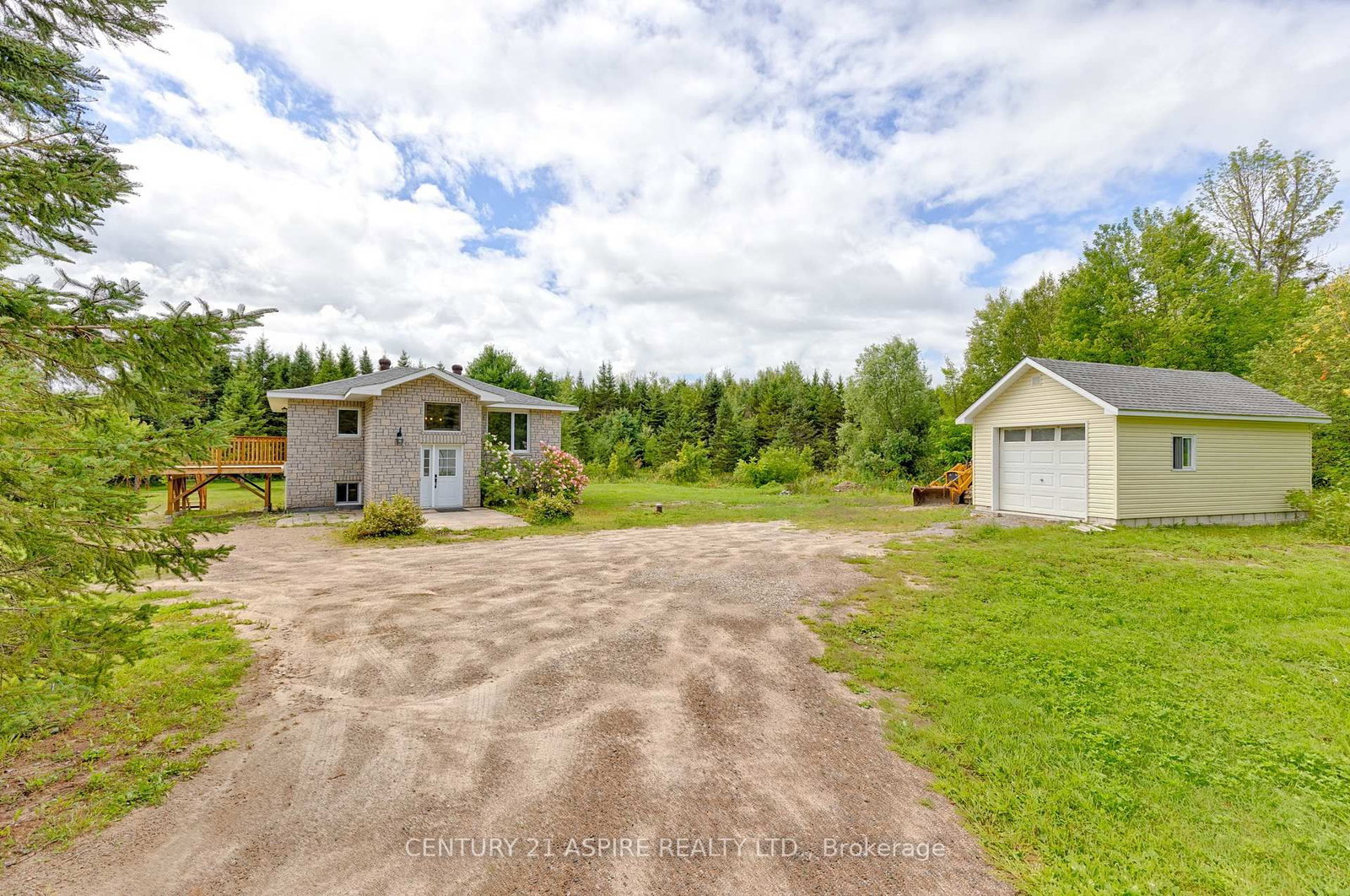 1549 Zion Line • Beachburg, ON photo 1