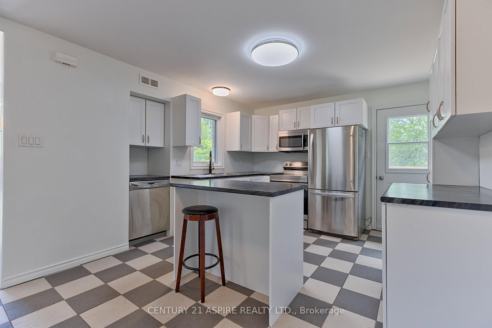 1549 Zion Line • Beachburg, ON photo 20