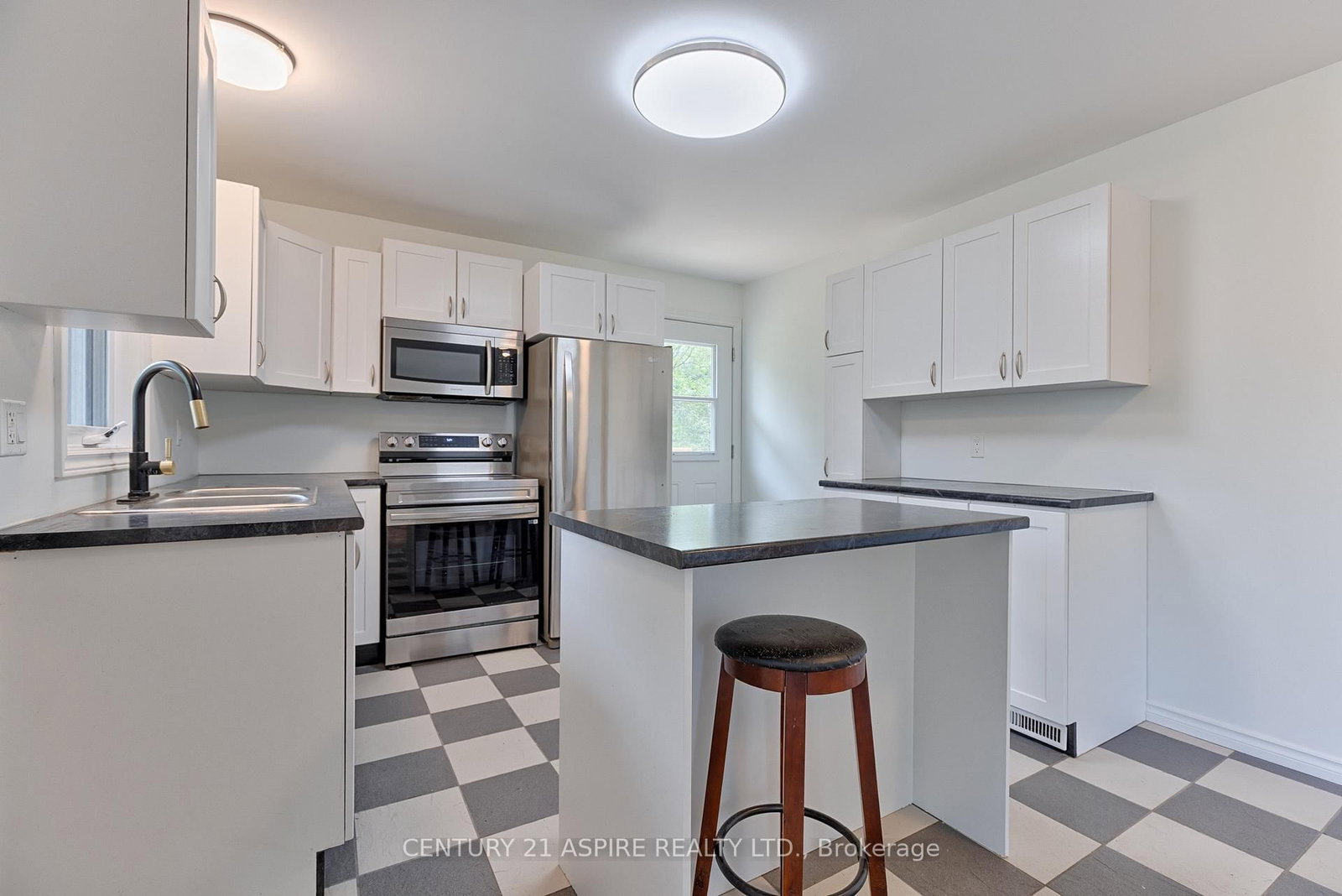 1549 Zion Line • Beachburg, ON photo 21