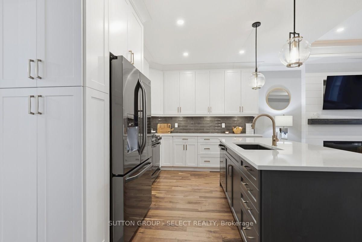 159 Collins Way • #54 • Strathroy-Caradoc, ON photo 8