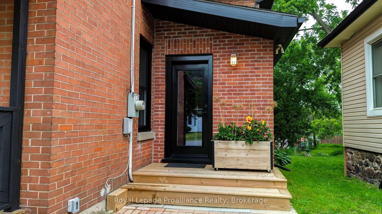 14 Ward Street • Port Hope, ON photo 2