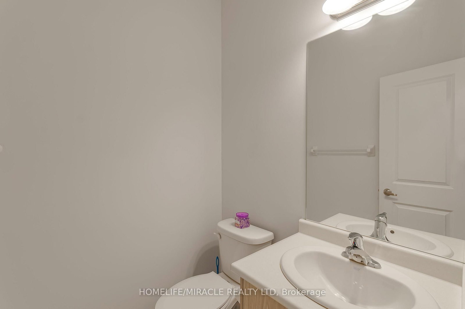 20 Corley Street • Kawartha Lakes, ON photo 8