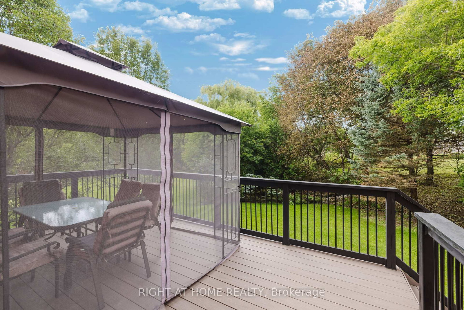 23 Magnolia Court • Belleville, ON photo 4