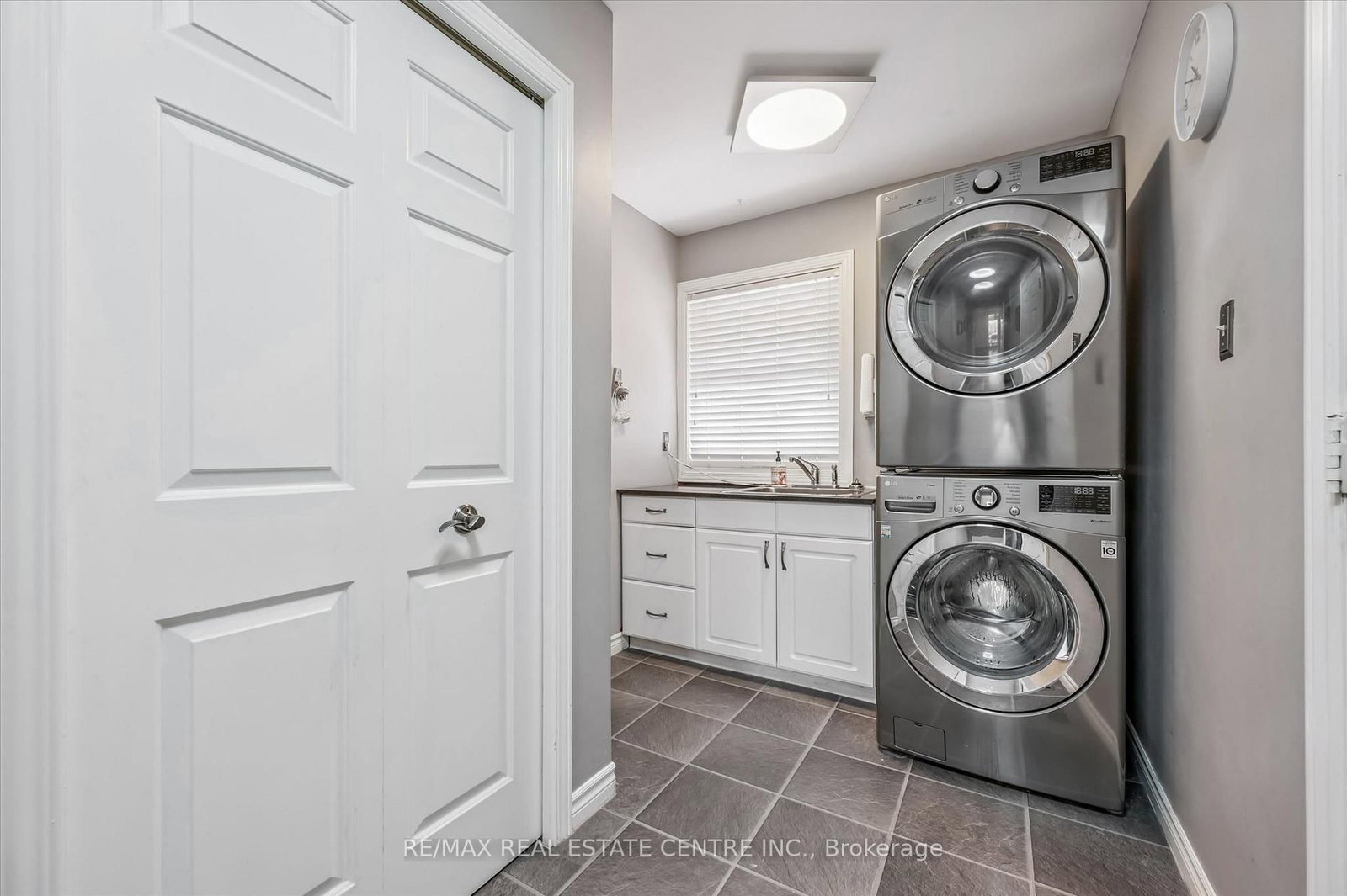 21 Tinatawa Court • Kitchener, ON photo 12