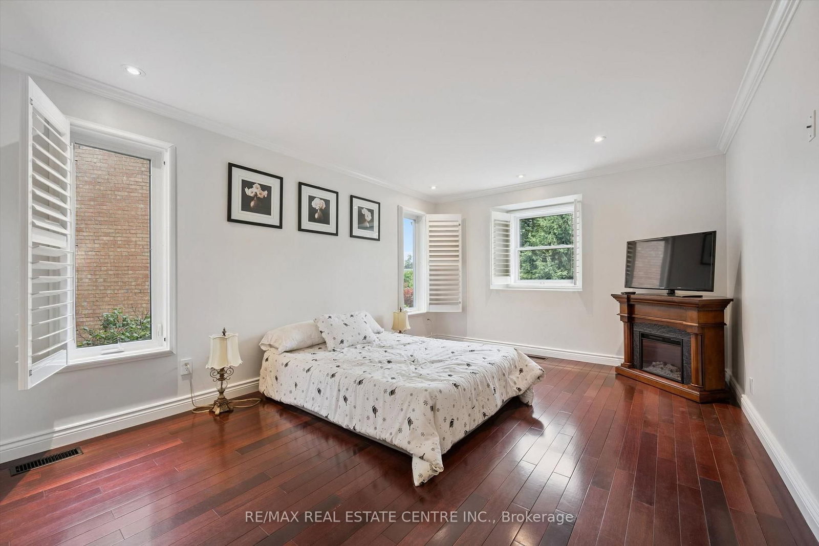 21 Tinatawa Court • Kitchener, ON photo 14