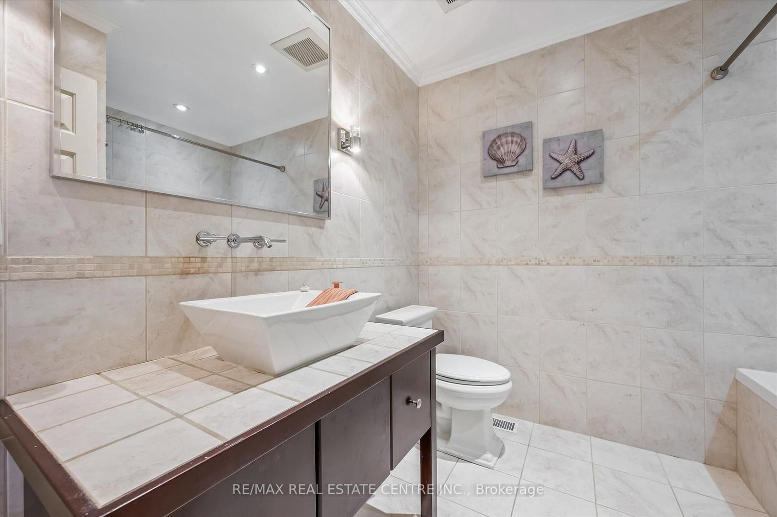 21 Tinatawa Court • Kitchener, ON photo 18