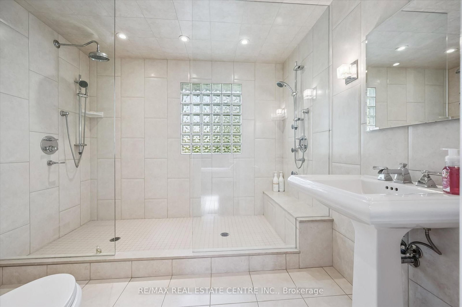 21 Tinatawa Court • Kitchener, ON photo 21