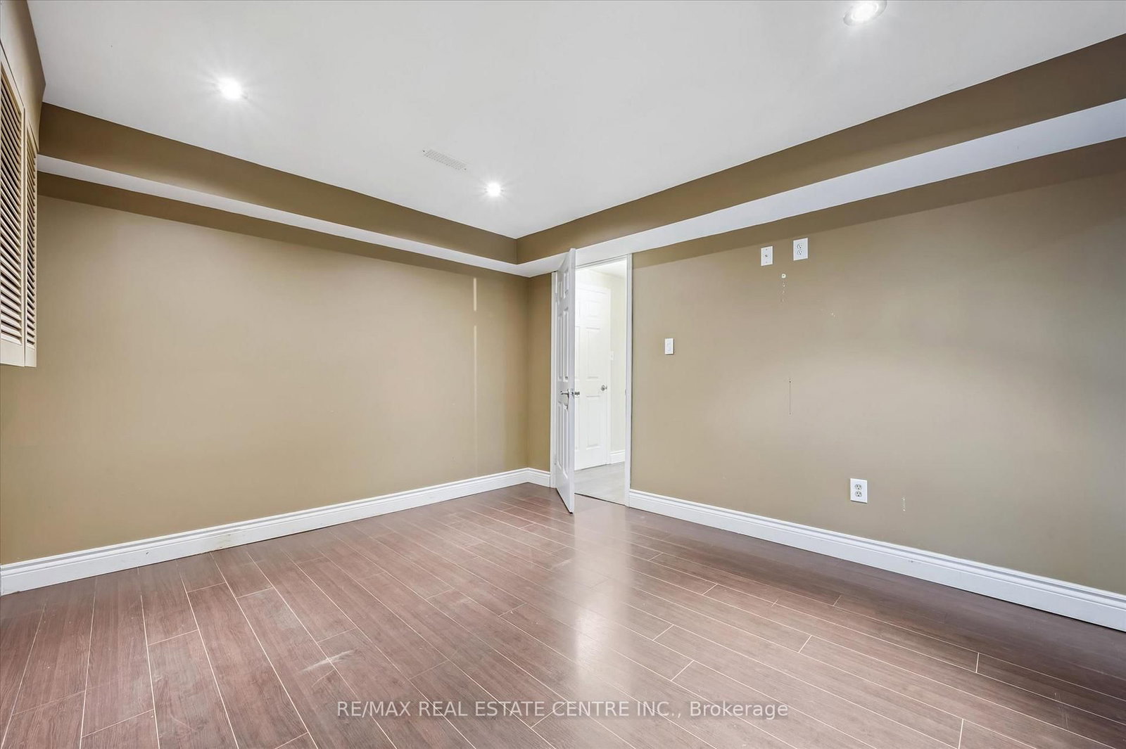 21 Tinatawa Court • Kitchener, ON photo 26