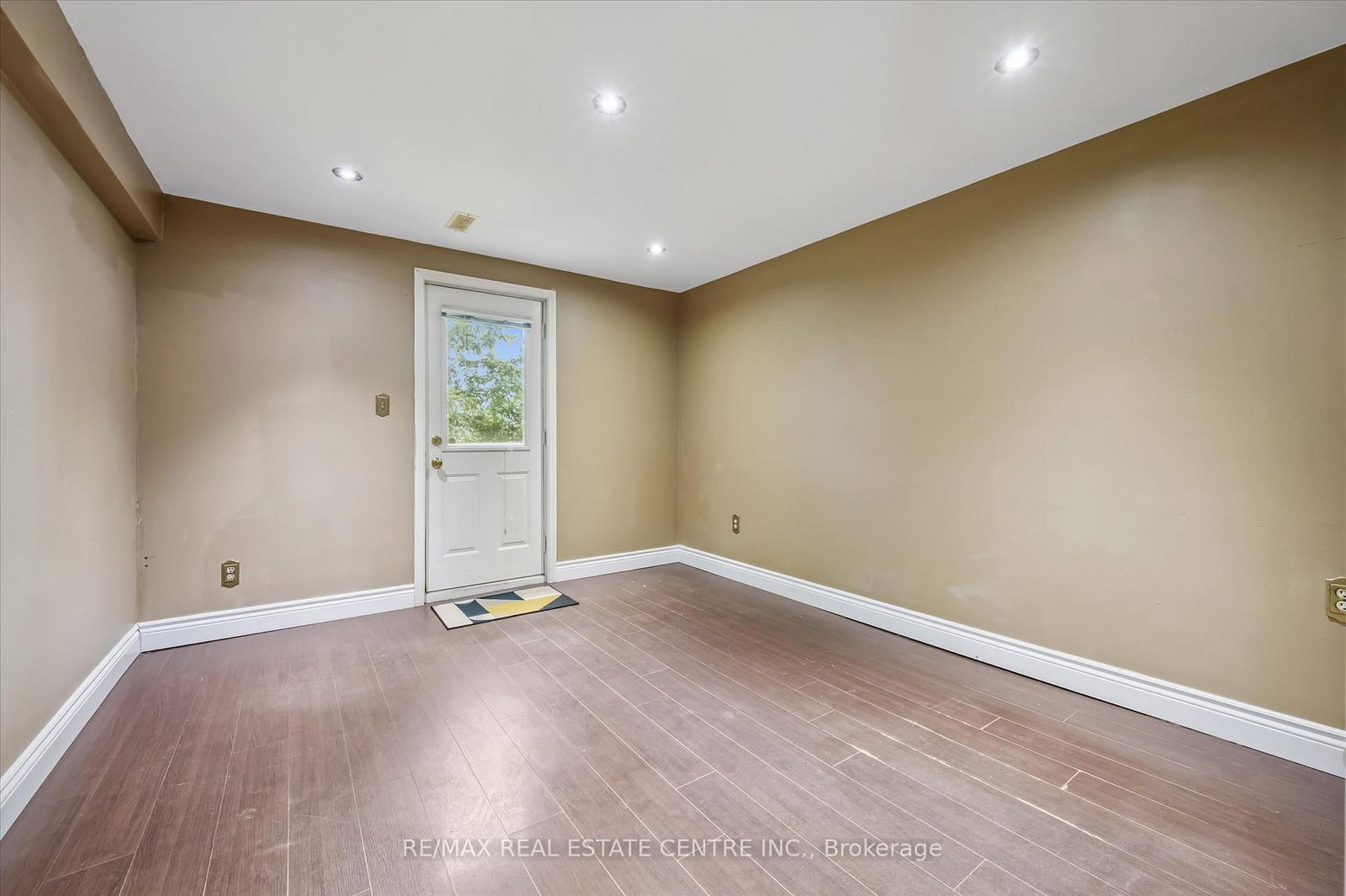 21 Tinatawa Court • Kitchener, ON photo 28