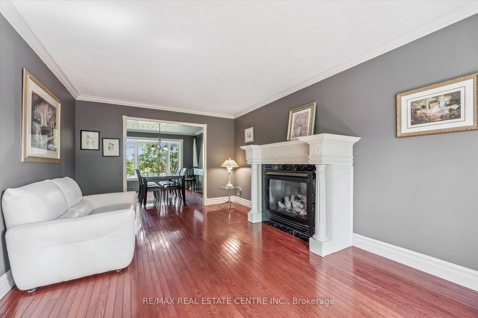 21 Tinatawa Court • Kitchener, ON photo 3