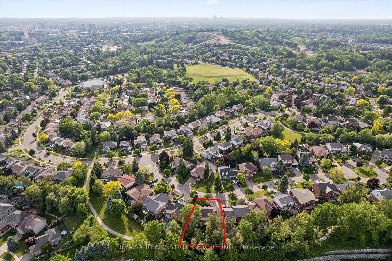 21 Tinatawa Court • Kitchener, ON photo 38