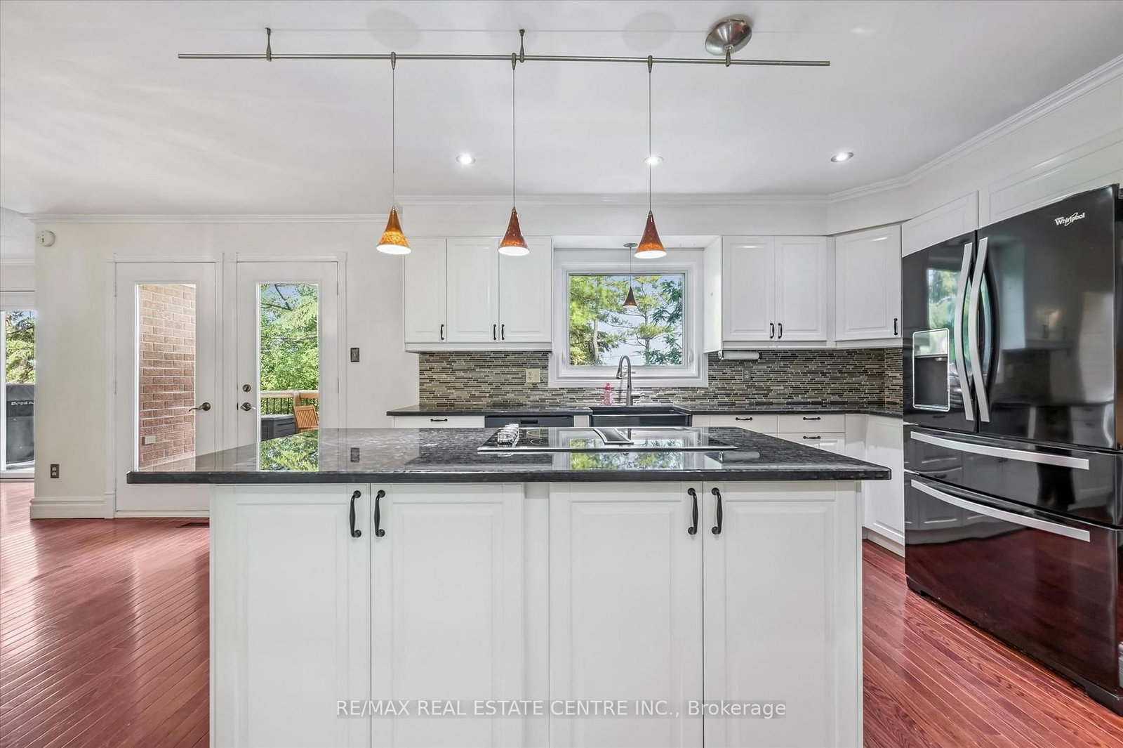 21 Tinatawa Court • Kitchener, ON photo 6