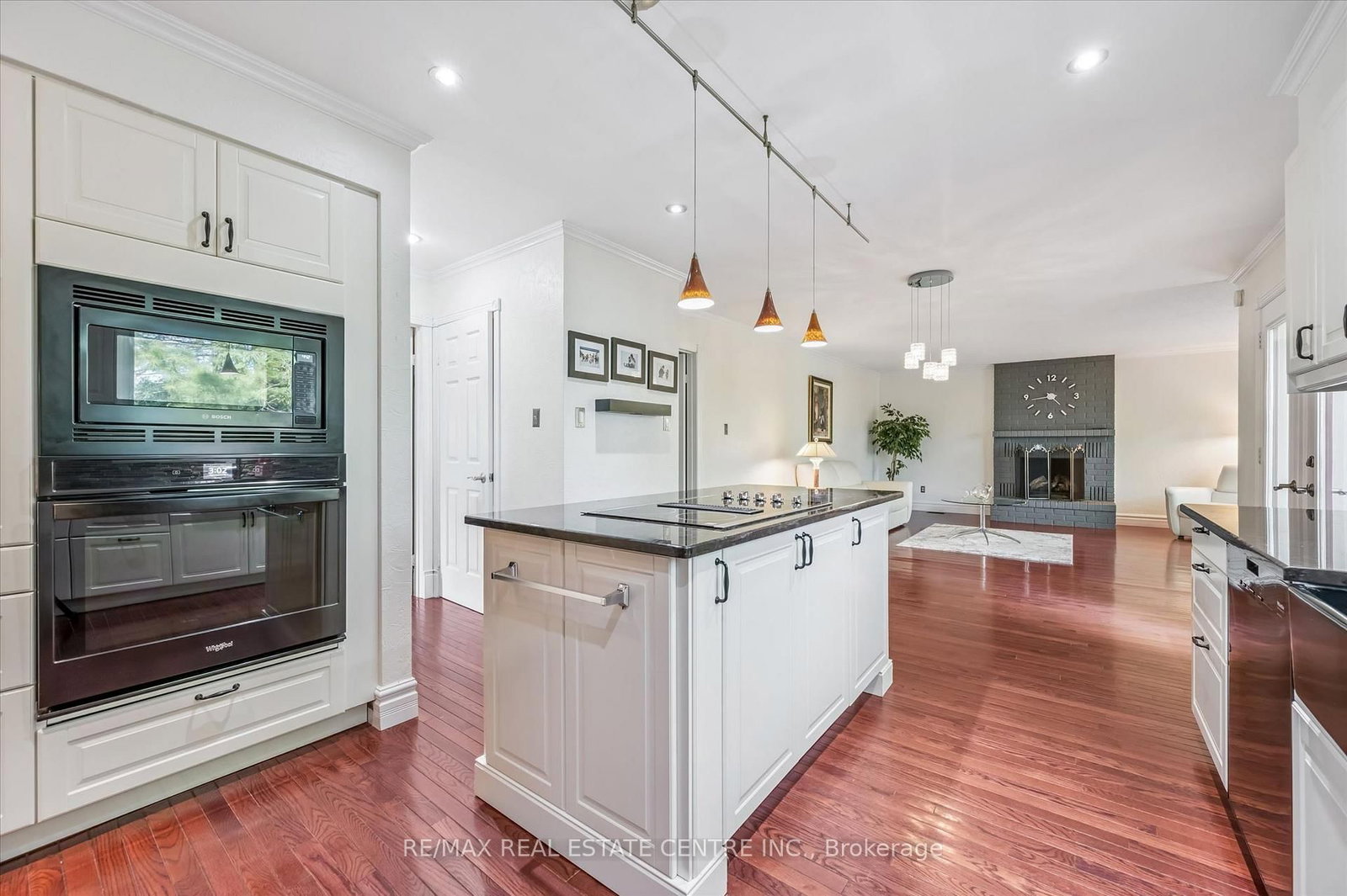 21 Tinatawa Court • Kitchener, ON photo 8