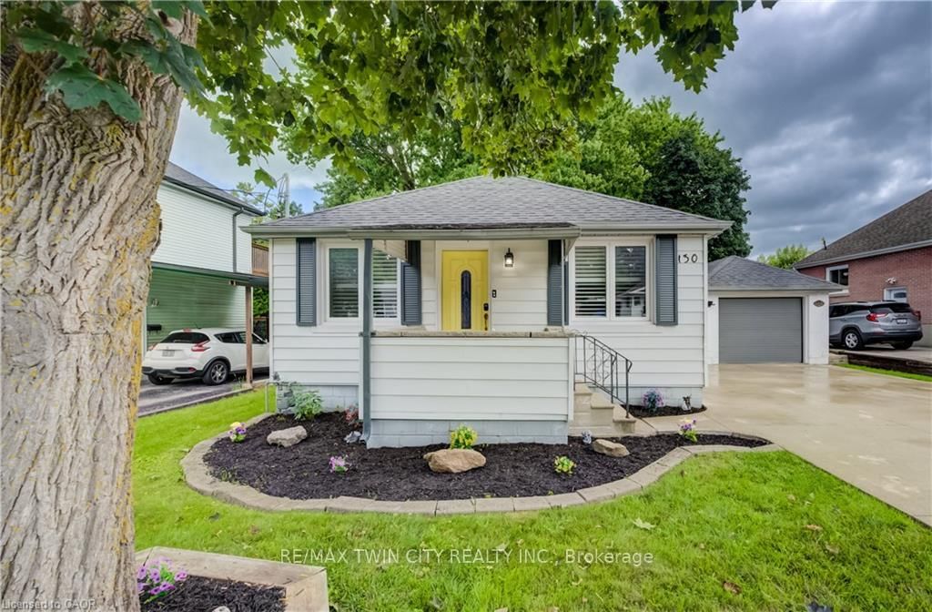 130 SYDENHAM Street • Woodstock, ON photo 1
