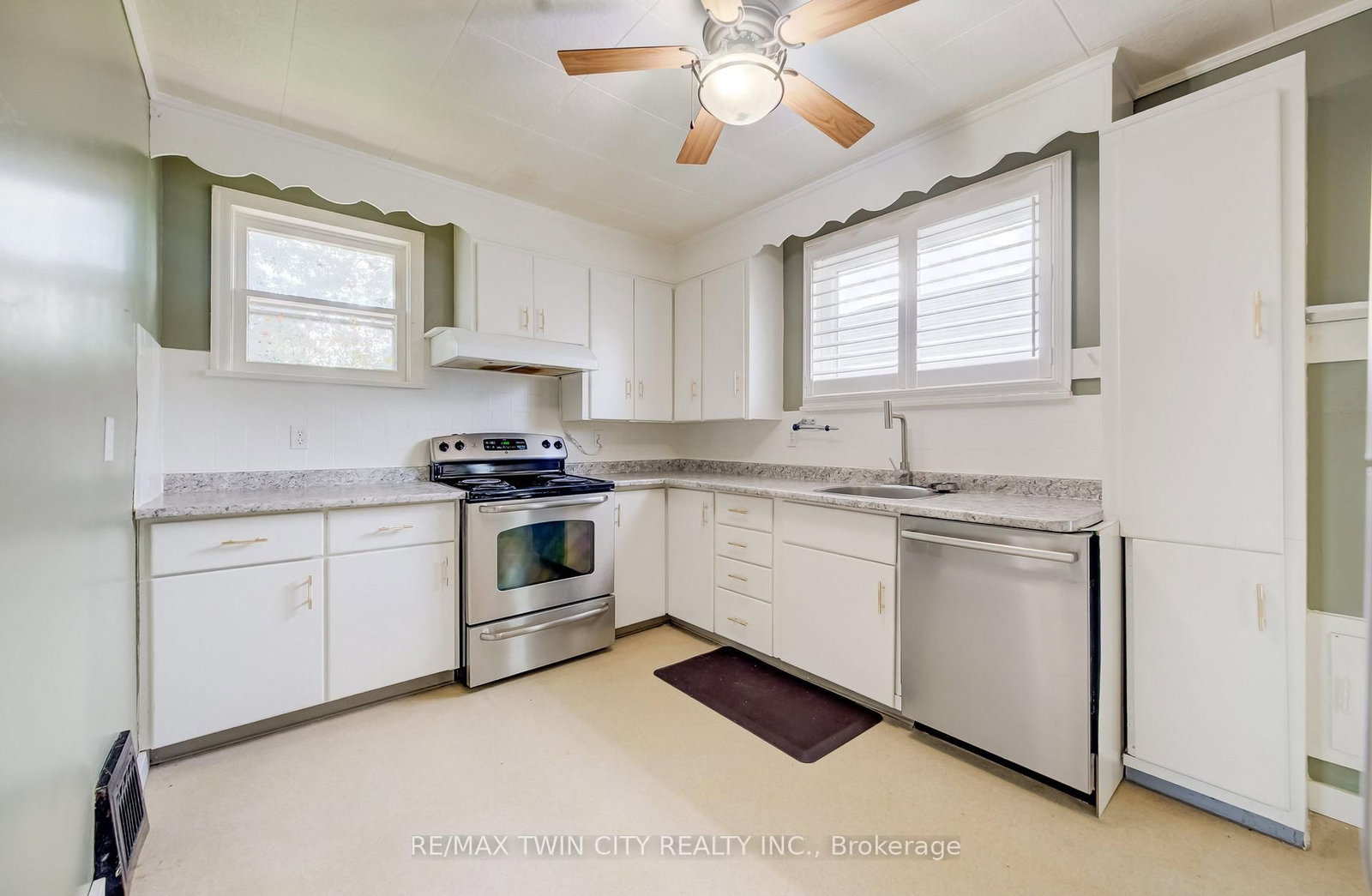 130 SYDENHAM Street • Woodstock, ON photo 10