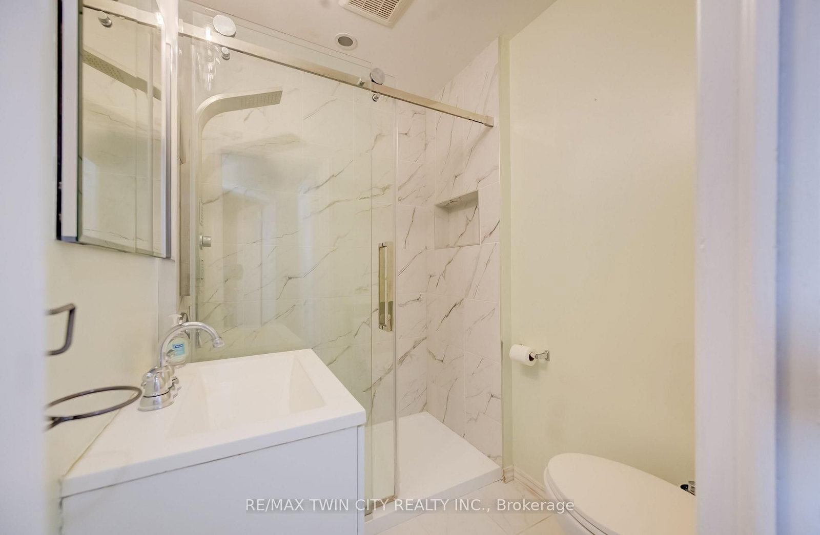 130 SYDENHAM Street • Woodstock, ON photo 13