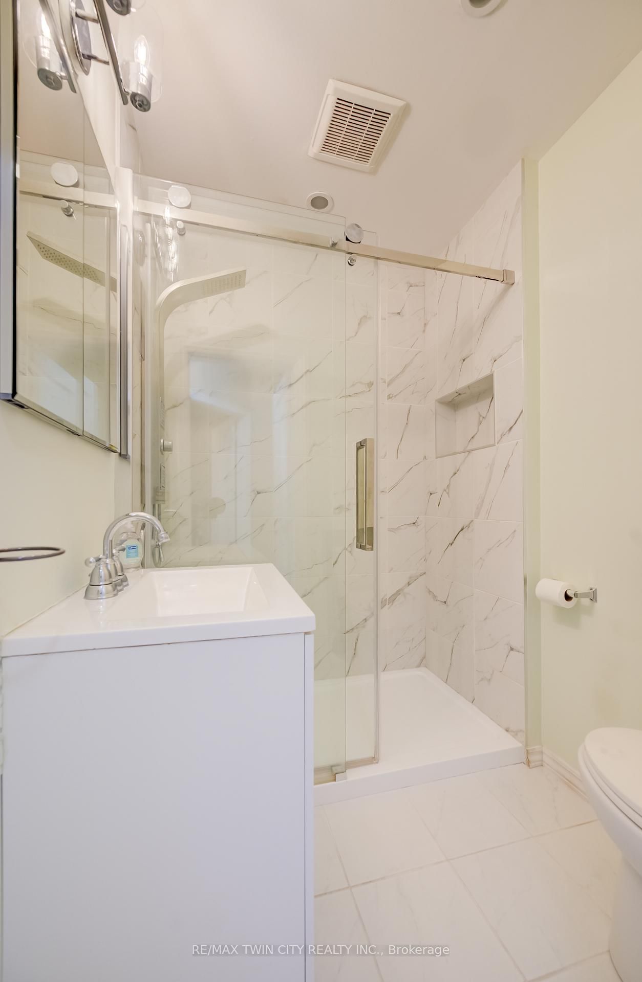 130 SYDENHAM Street • Woodstock, ON photo 14