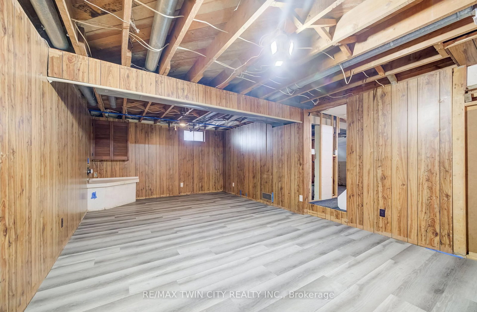130 SYDENHAM Street • Woodstock, ON photo 17