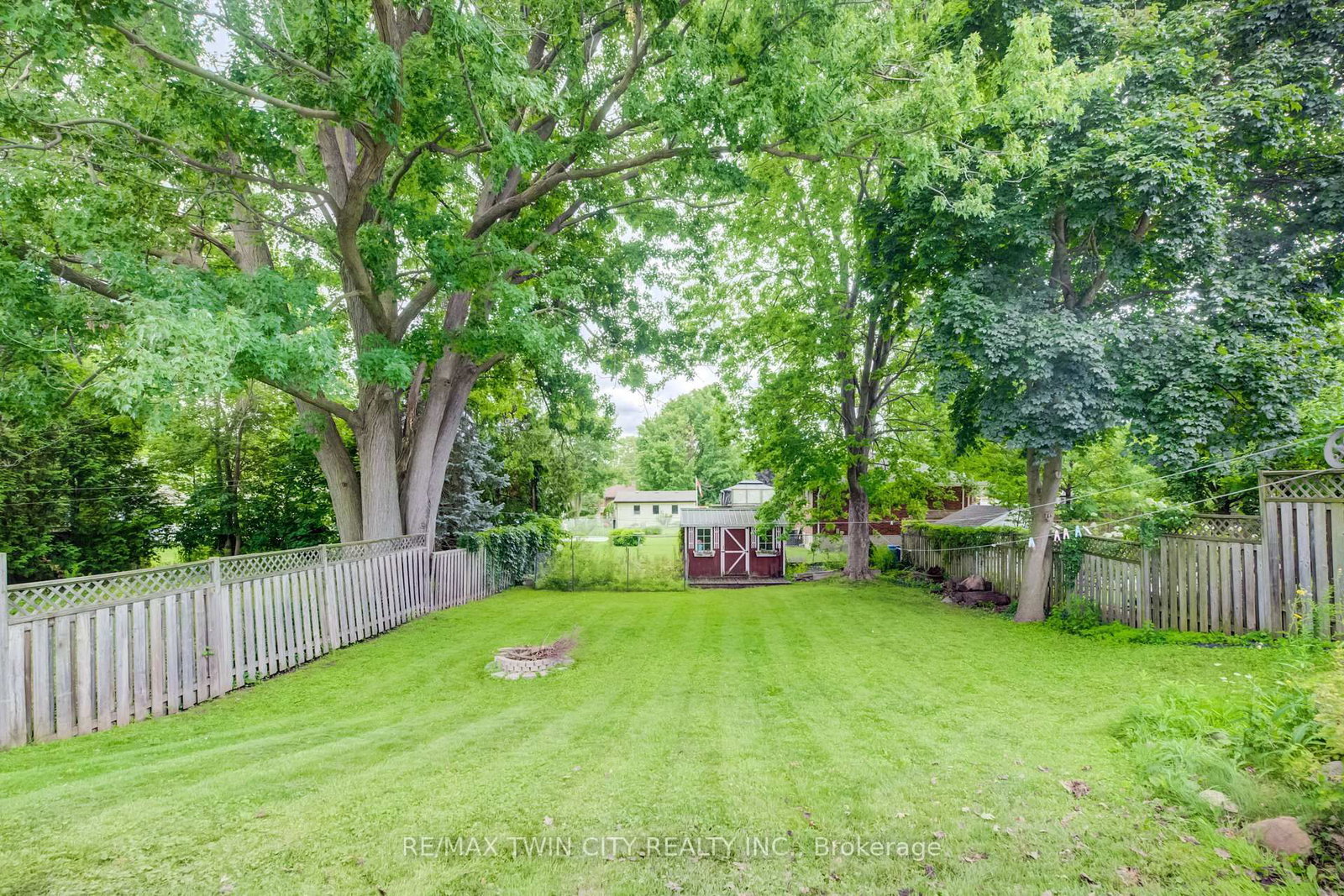 130 SYDENHAM Street • Woodstock, ON photo 19