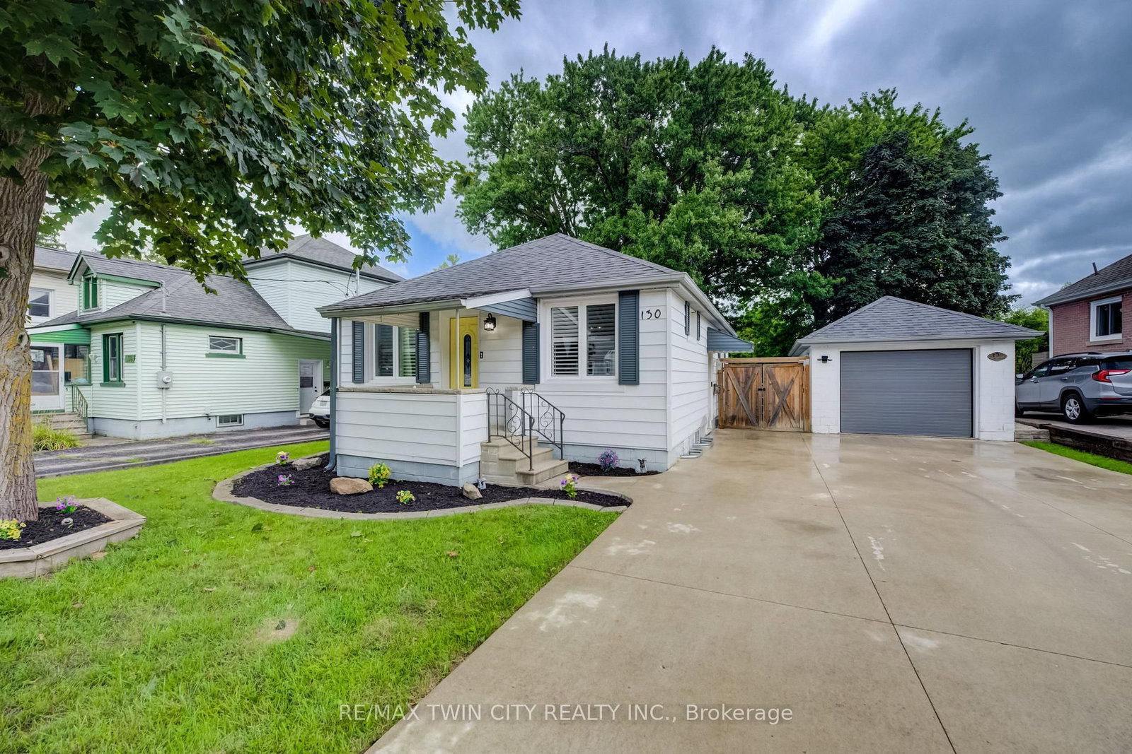 130 SYDENHAM Street • Woodstock, ON photo 2
