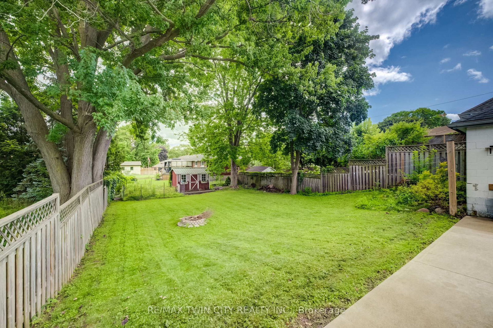 130 SYDENHAM Street • Woodstock, ON photo 20