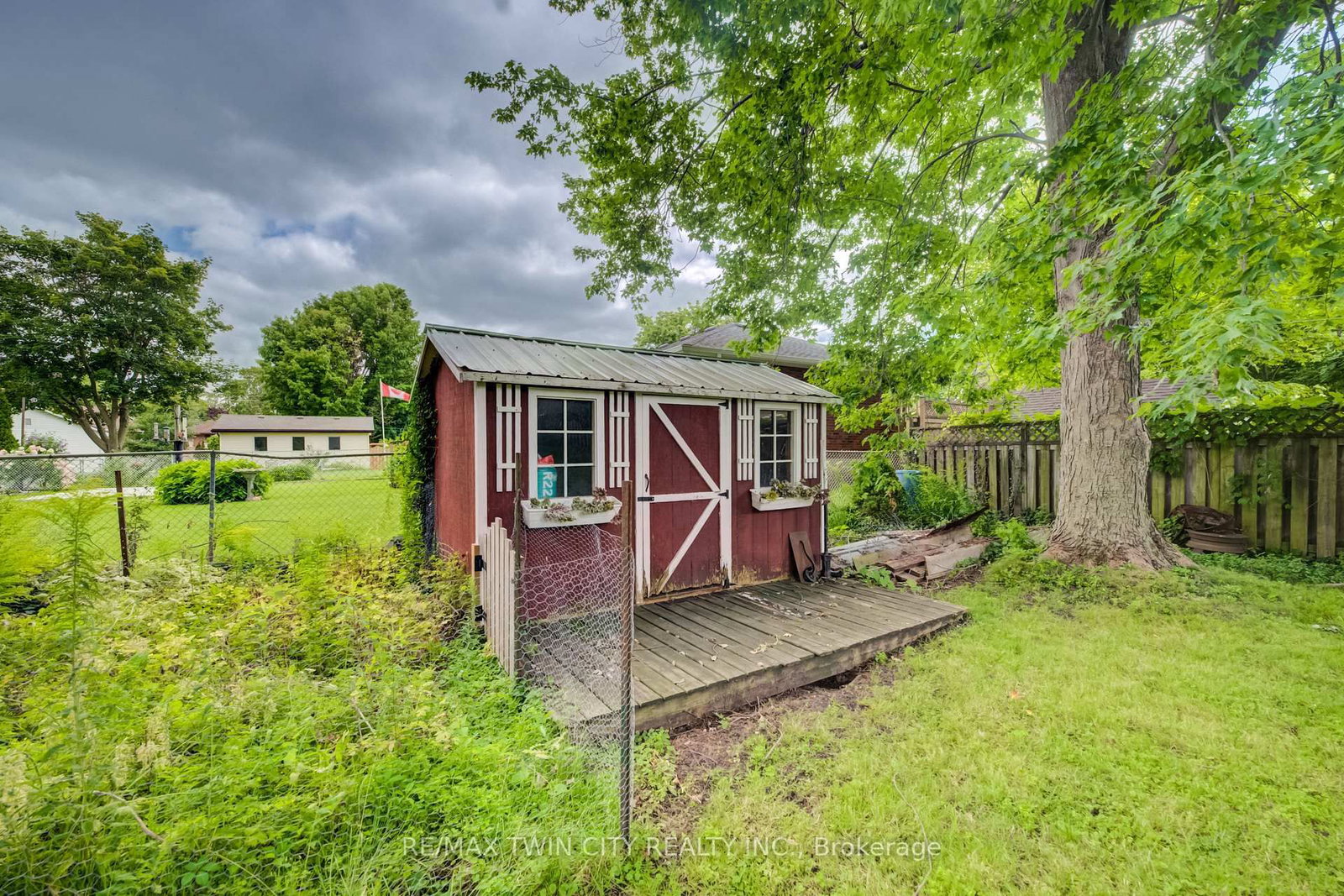 130 SYDENHAM Street • Woodstock, ON photo 23