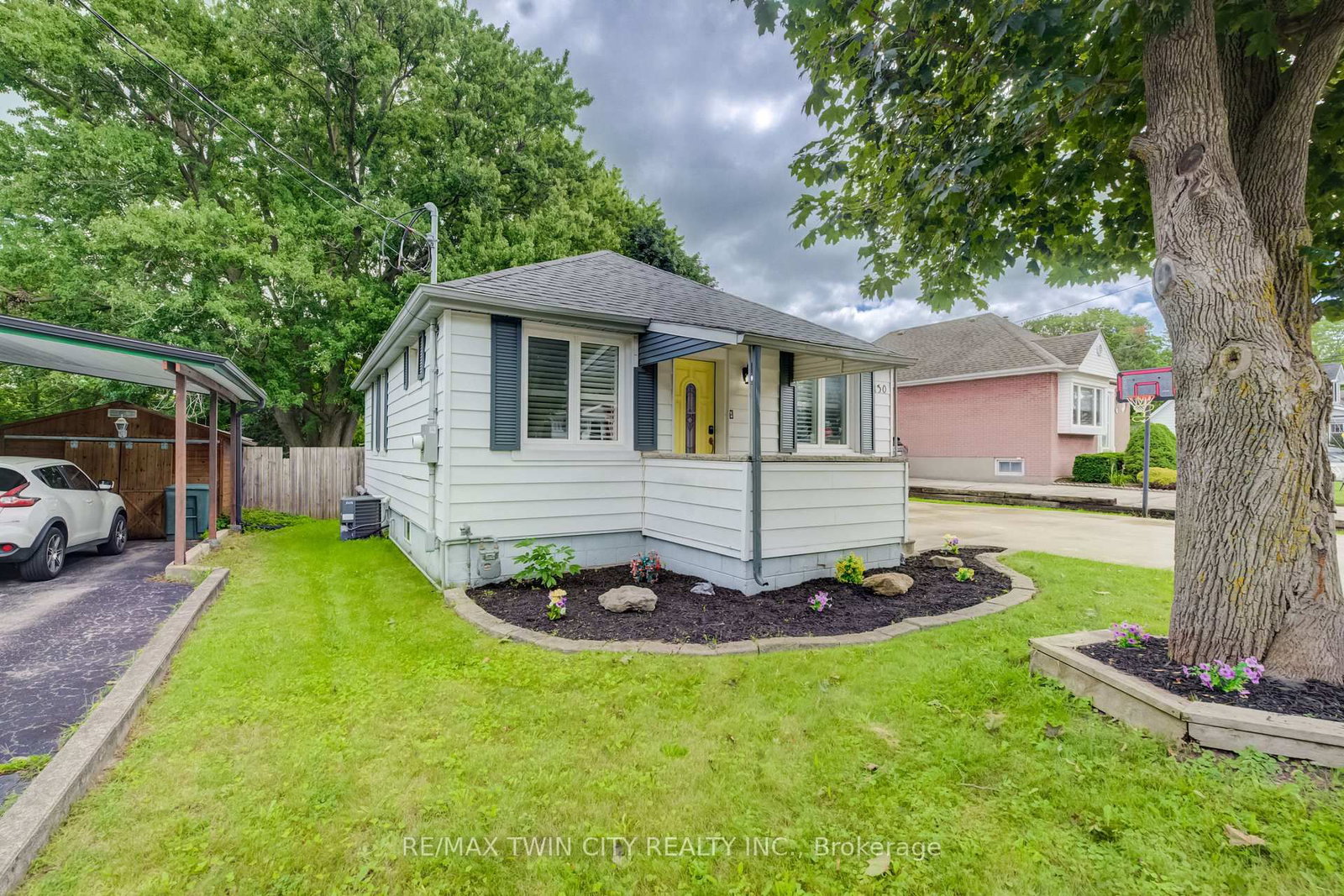 130 SYDENHAM Street • Woodstock, ON photo 24
