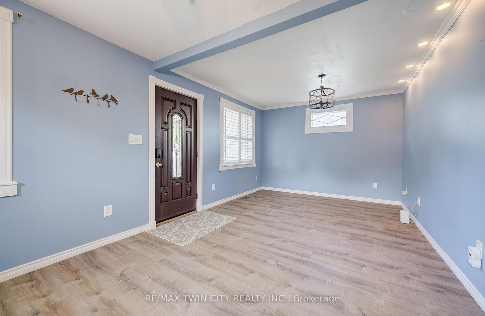 130 SYDENHAM Street • Woodstock, ON photo 7