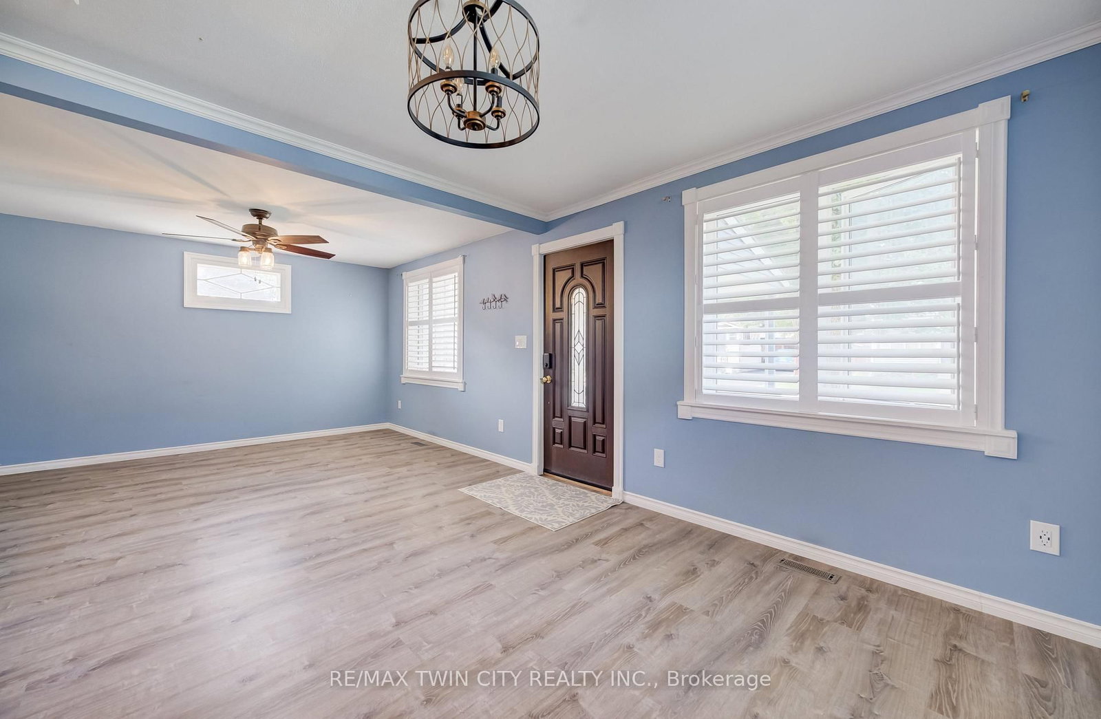130 SYDENHAM Street • Woodstock, ON photo 8