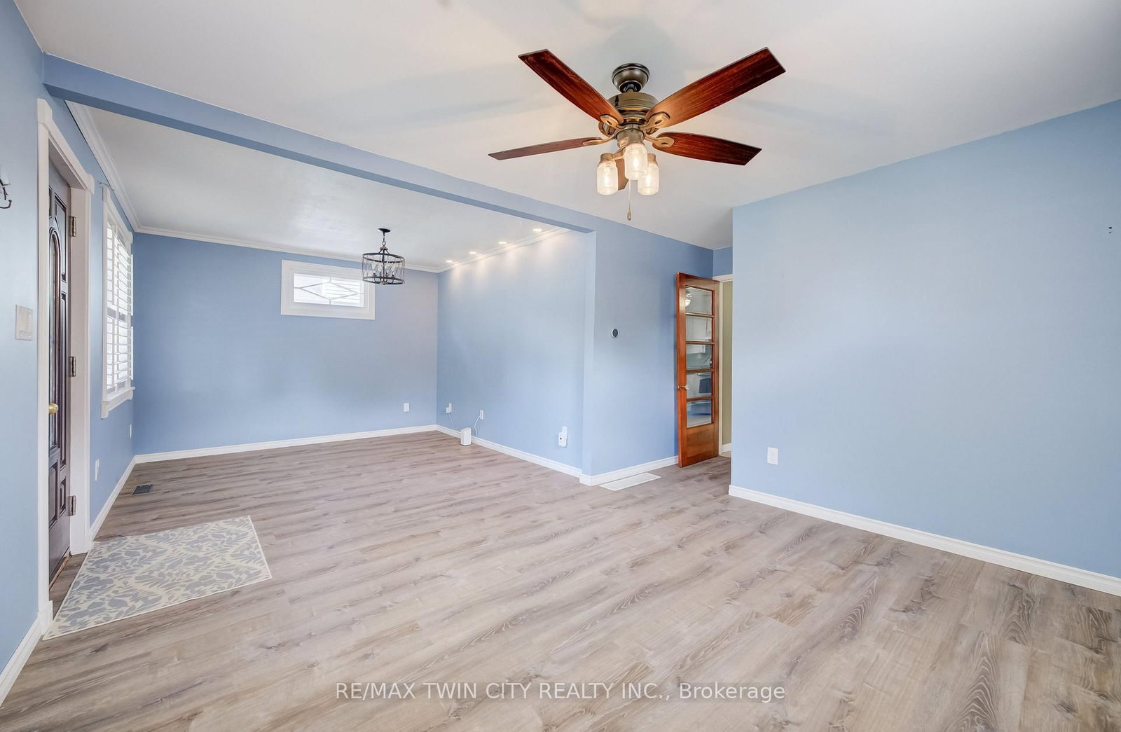 130 SYDENHAM Street • Woodstock, ON photo 9