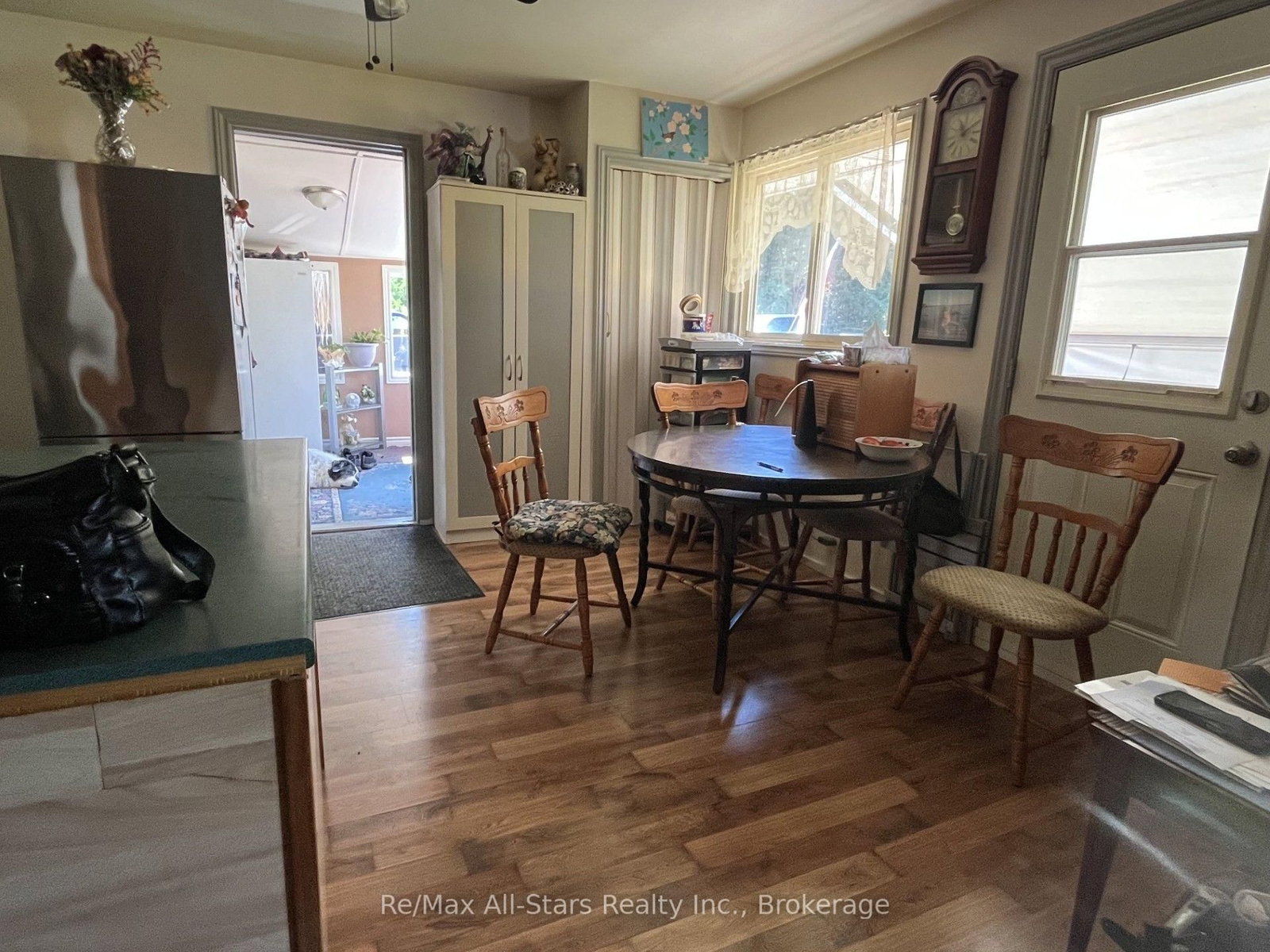 Listing Image 7
