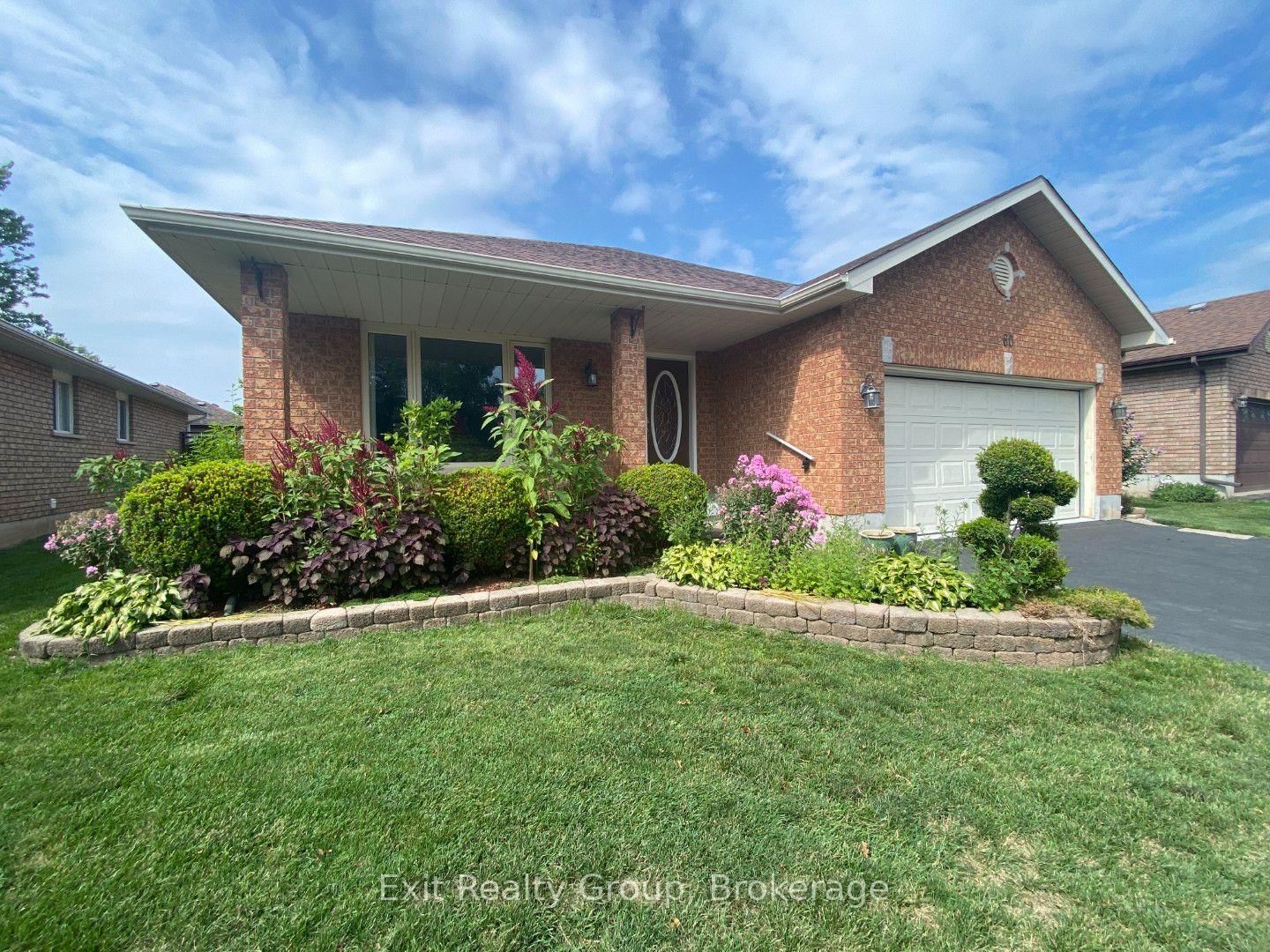 60 Oak Ridge Boulevard • Belleville, ON photo 1