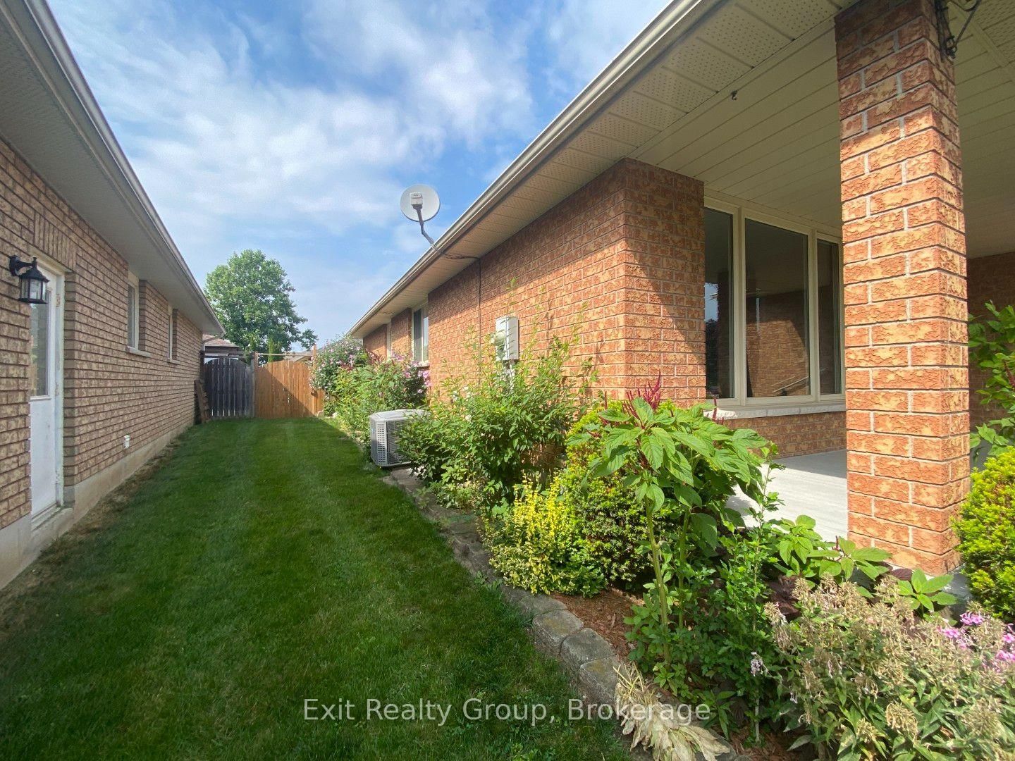 60 Oak Ridge Boulevard • Belleville, ON photo 3