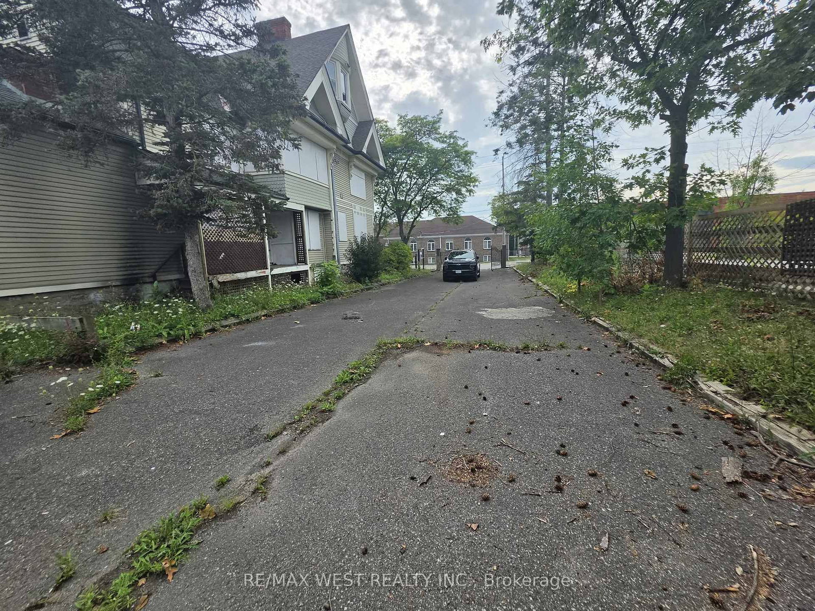 24 Burgar Street • Welland, ON photo 5