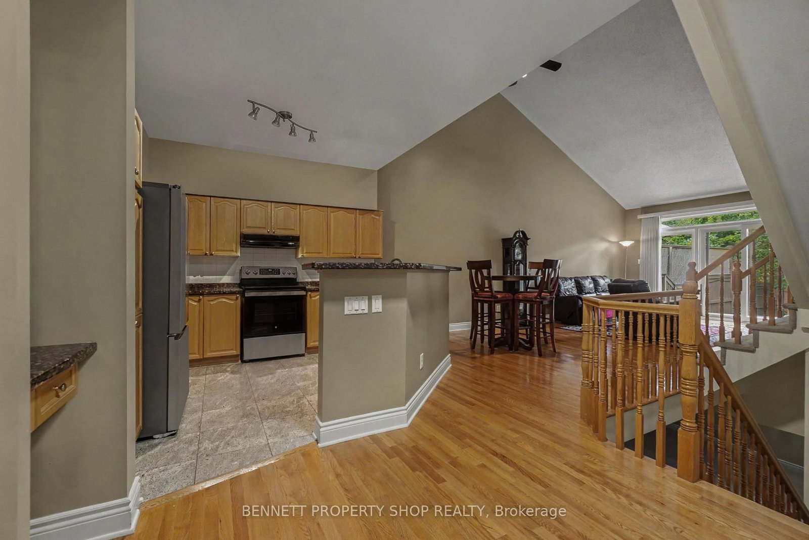 39 Foulis Crescent • Ottawa, ON photo 4