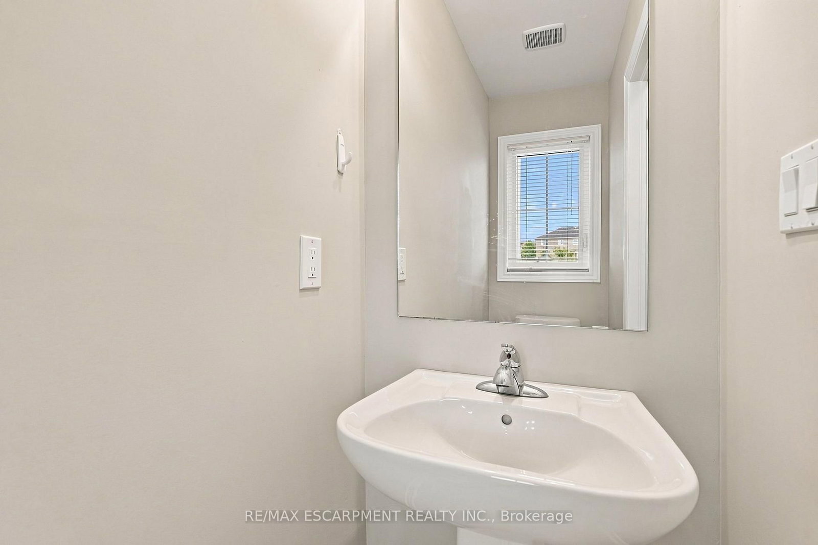 19 Mia Drive • Hamilton, ON photo 16
