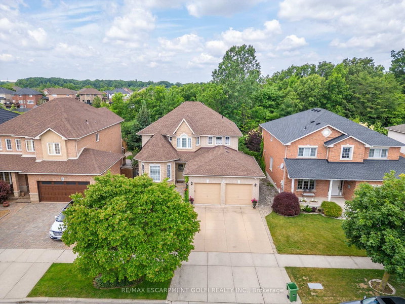 26 Shadetree Crescent