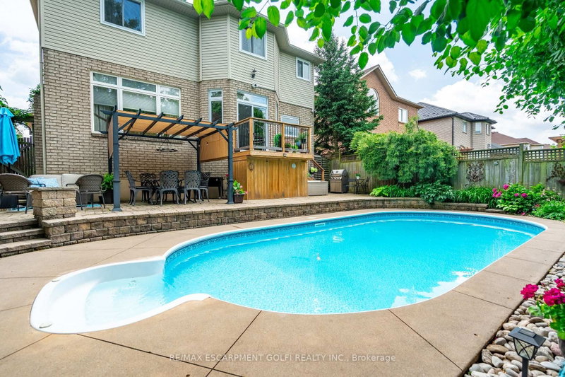 26 Shadetree Crescent