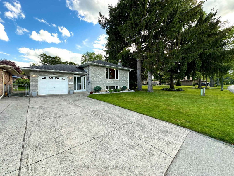 36 Oakhill Drive N