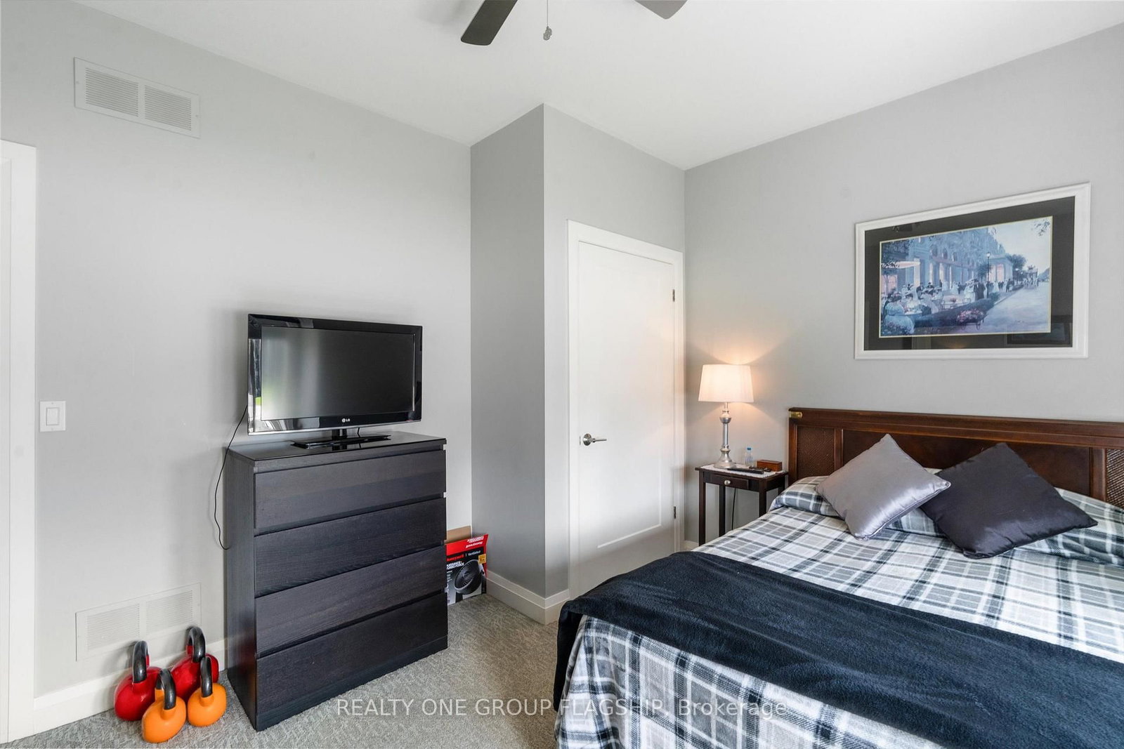 104 Berwick Trail • Welland, ON photo 9