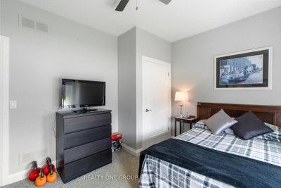 104 Berwick Trail • Welland, ON photo 9