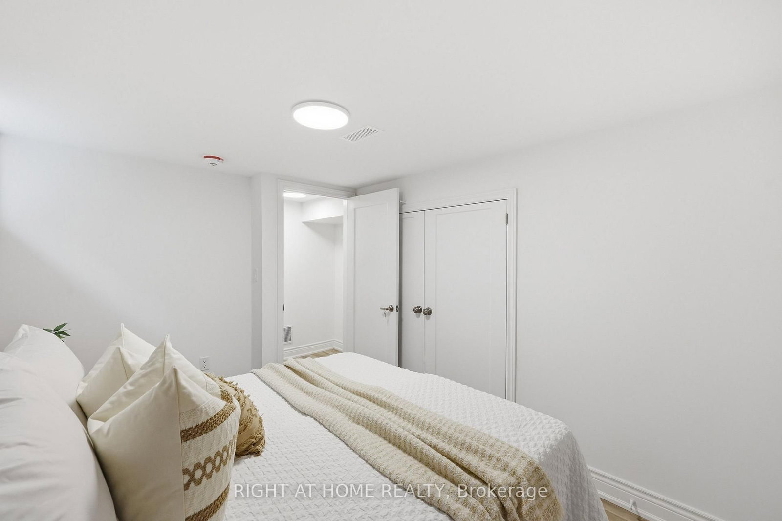 156 E 36th Street • Hamilton, ON photo 33