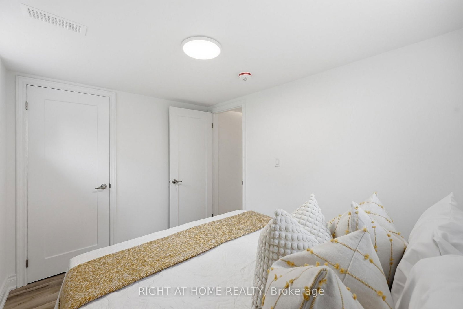 156 E 36th Street • Hamilton, ON photo 34