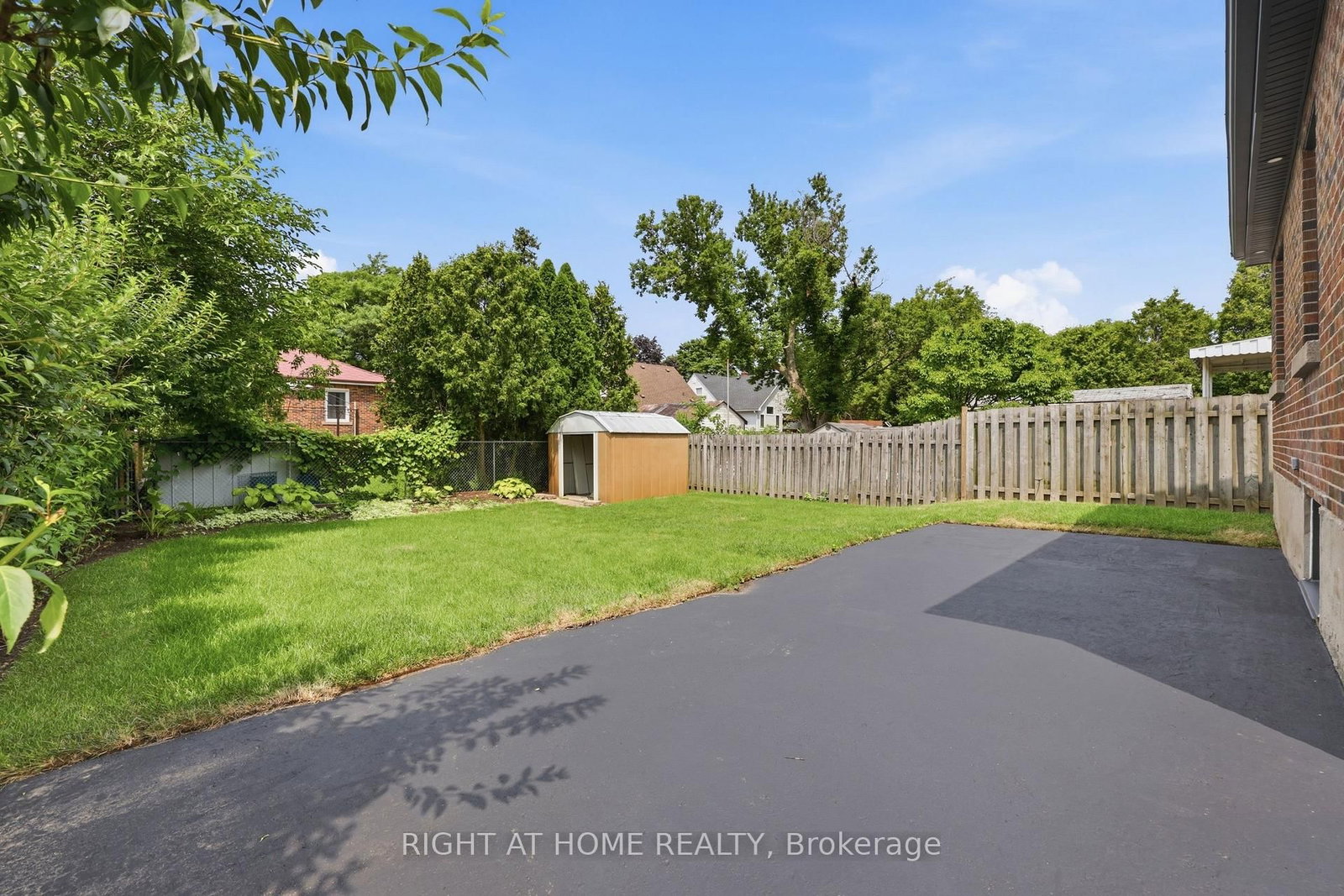 156 E 36th Street • Hamilton, ON photo 40