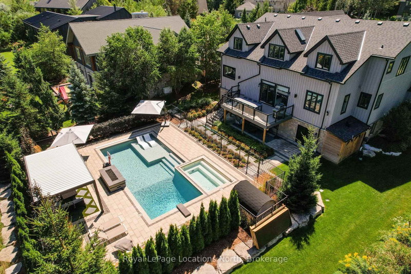 109 Hemlock Court W