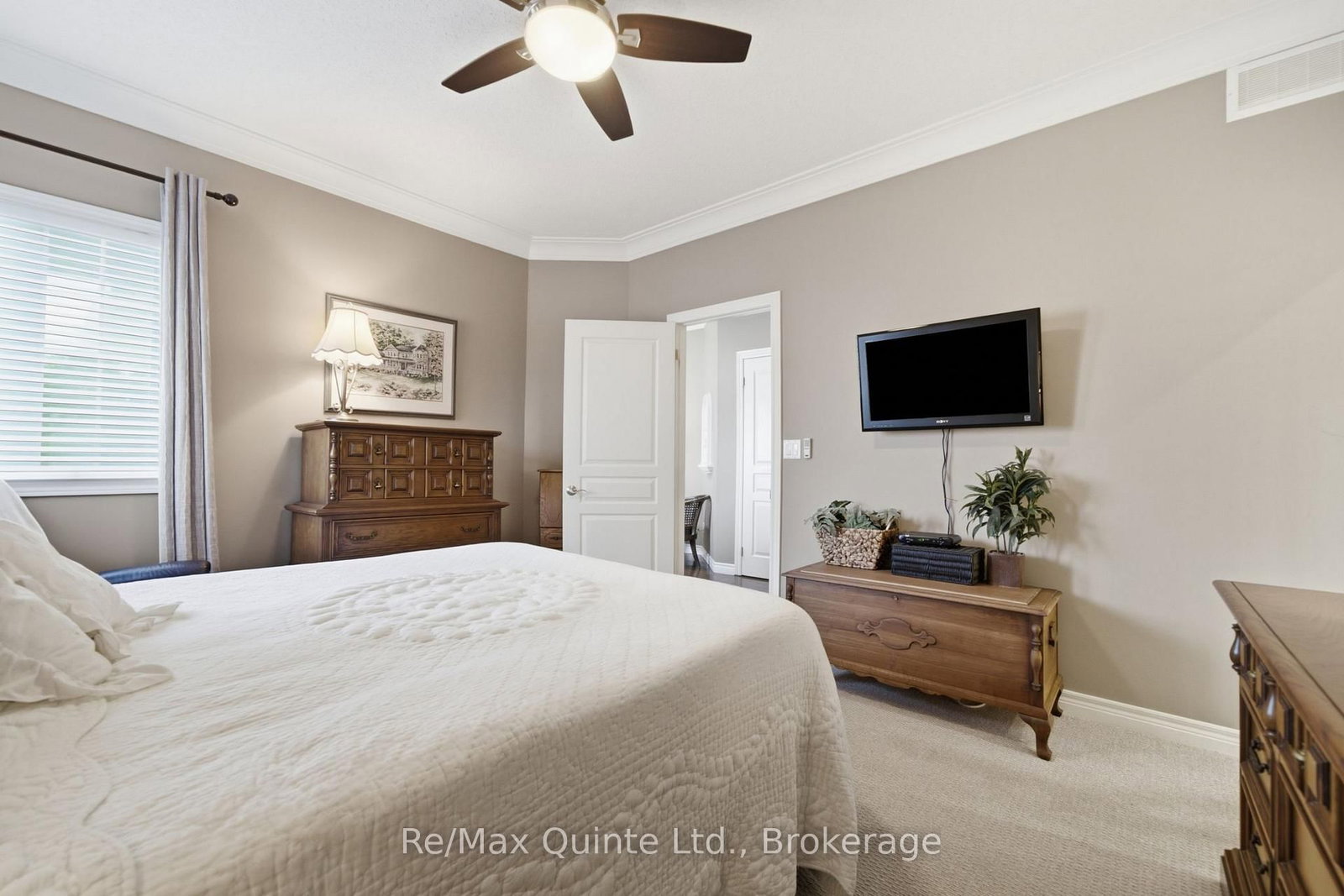 86 Pinnacle Street S • Belleville, ON photo 14