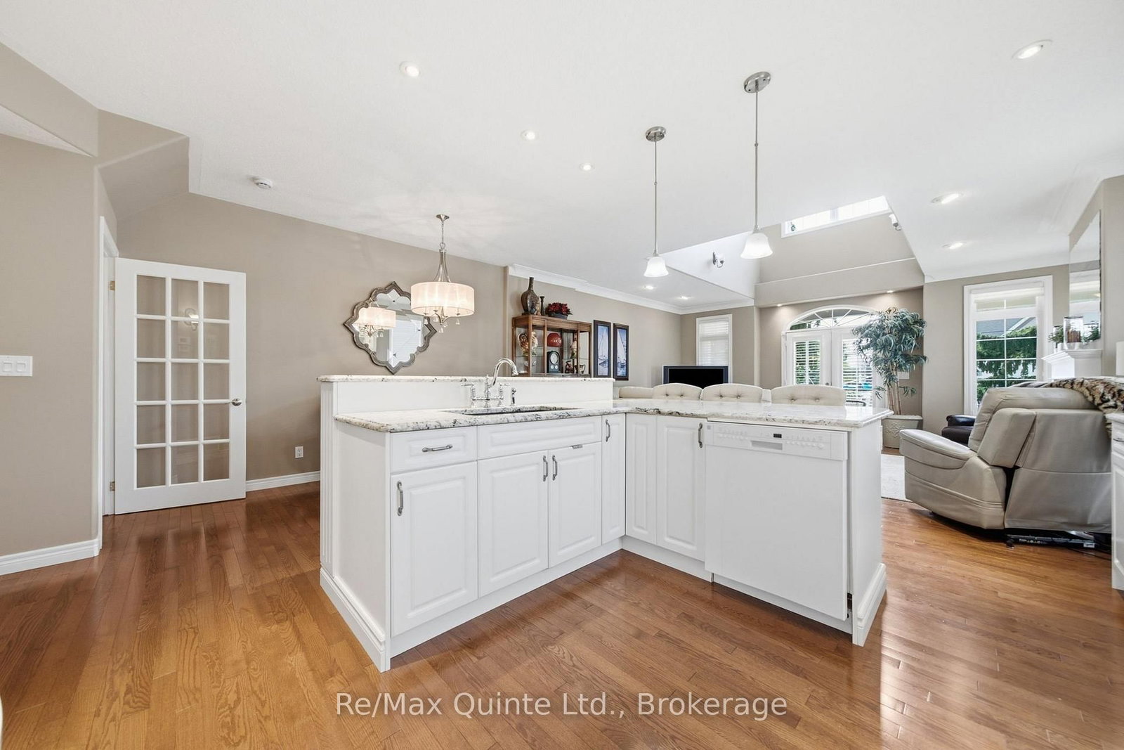86 Pinnacle Street S • Belleville, ON photo 19