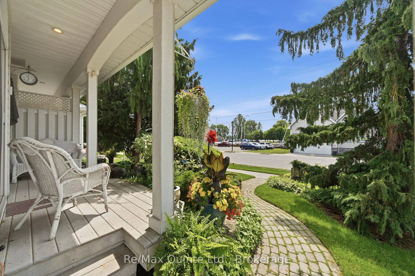 86 Pinnacle Street S • Belleville, ON photo 2