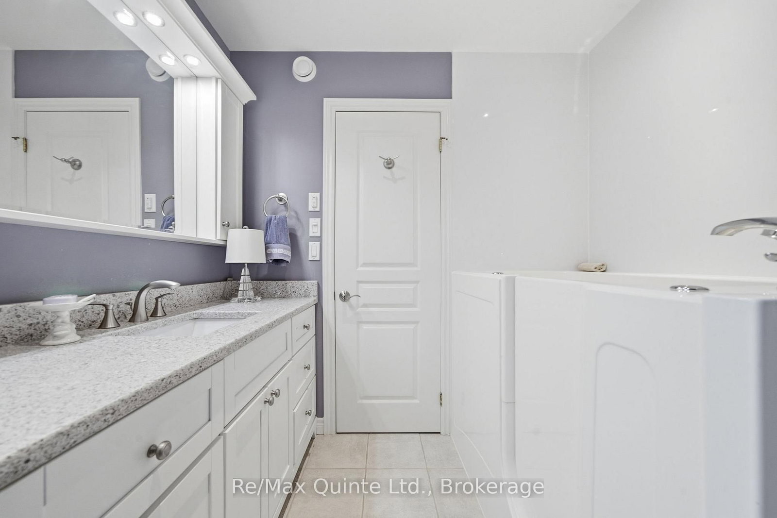86 Pinnacle Street S • Belleville, ON photo 42