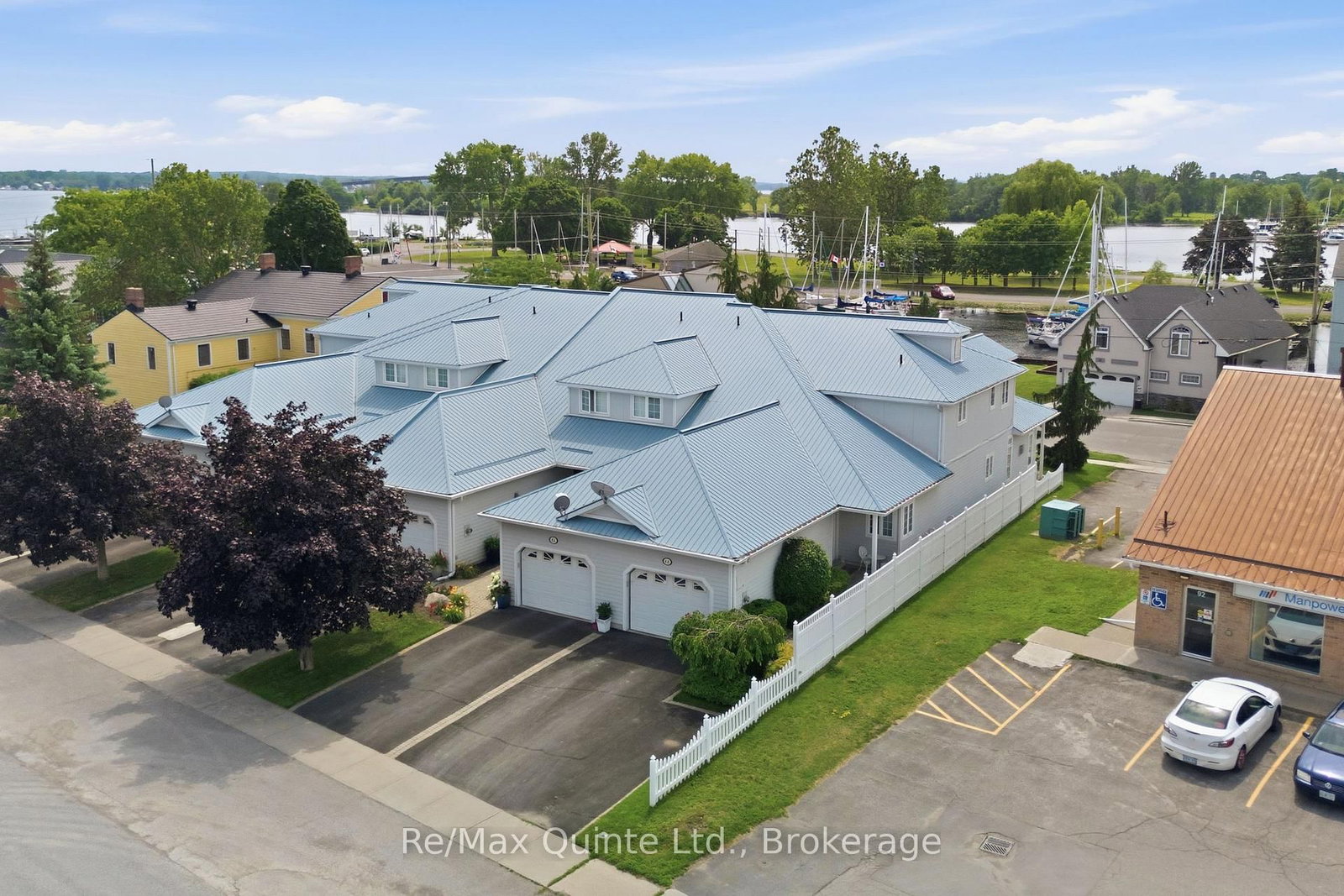 86 Pinnacle Street S • Belleville, ON photo 5